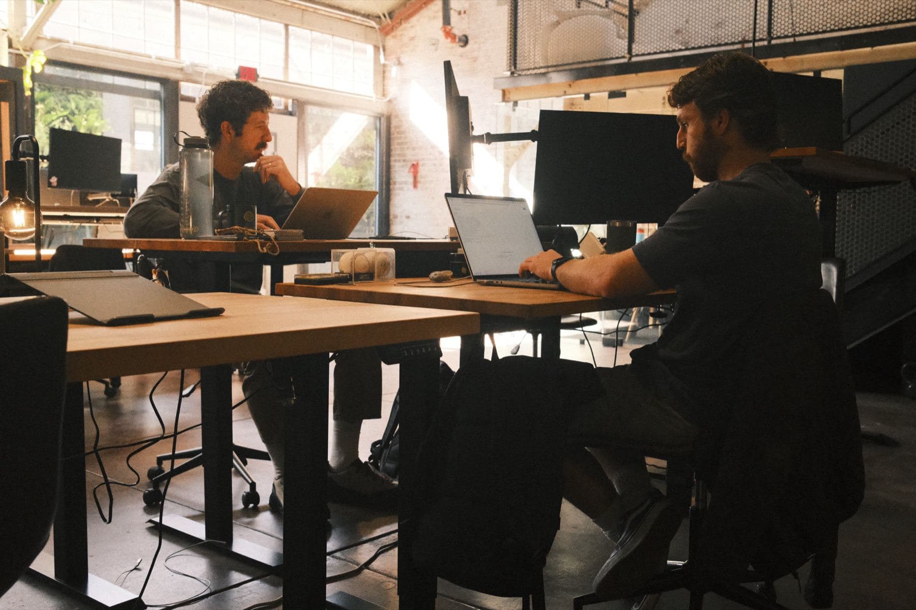 Curri customer support specialists working at their desks, providing real-time 24/7 logistics and delivery assistance to shippers and drivers nationwide