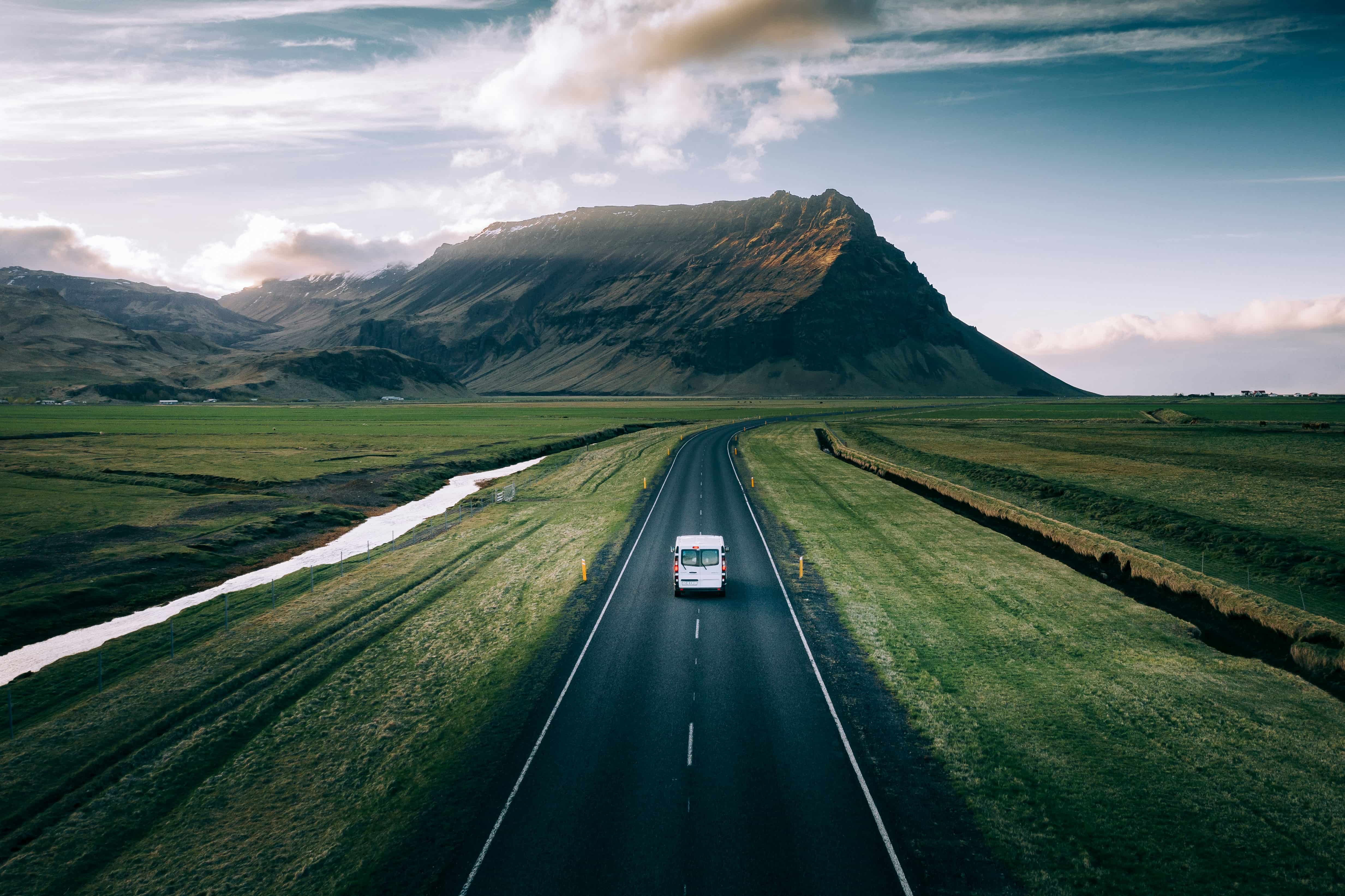 5 Industries that benefit from route planners for van fleets