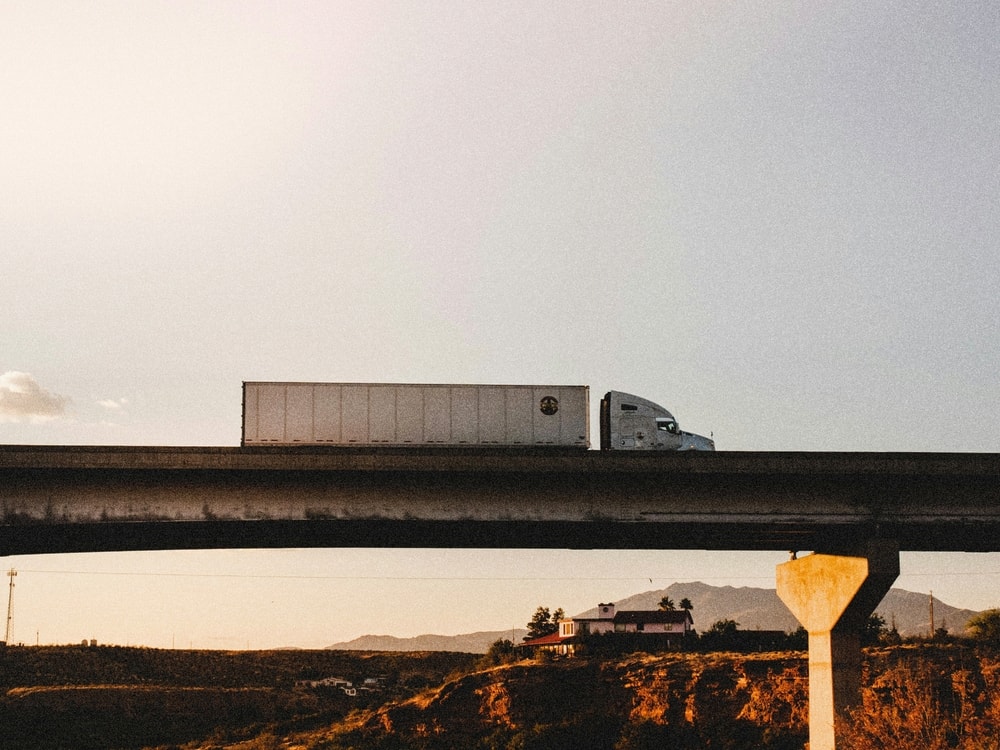 Conventional FTL vs. LTL freight logistics: What you need to know