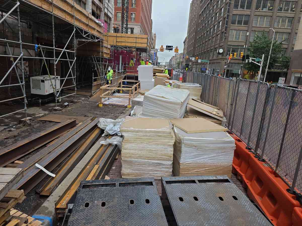 Curri Retail Delivery delivery service vehicle in action